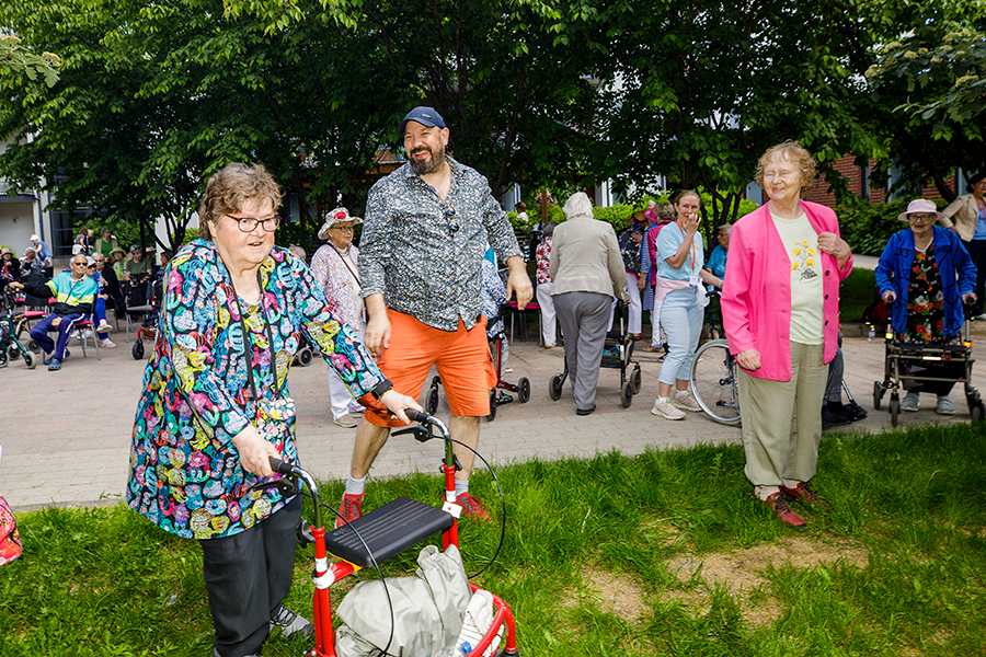 seniorit viettävät aikaa Ce